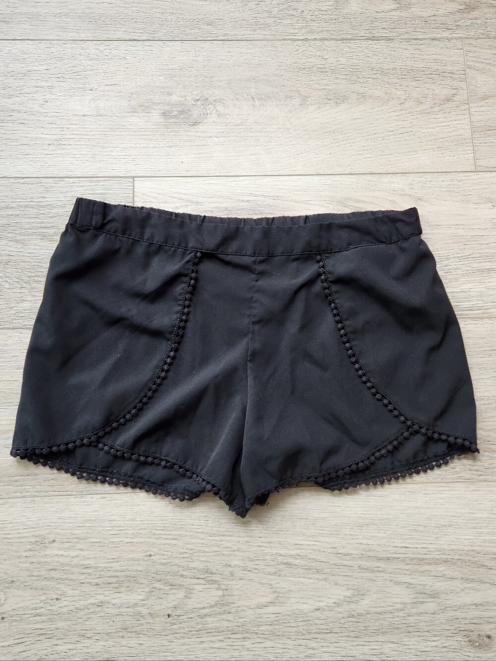 Jessica Simpson Black Pom Pom Trim Shorts Womens Medium